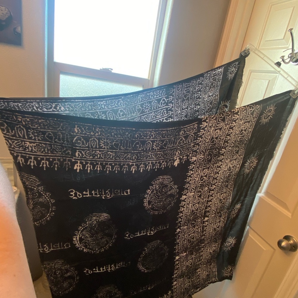 NWT Dharma Shop Black with White Handmade in Tibet Sarong/Scarf. Big - Picture 7 of 7